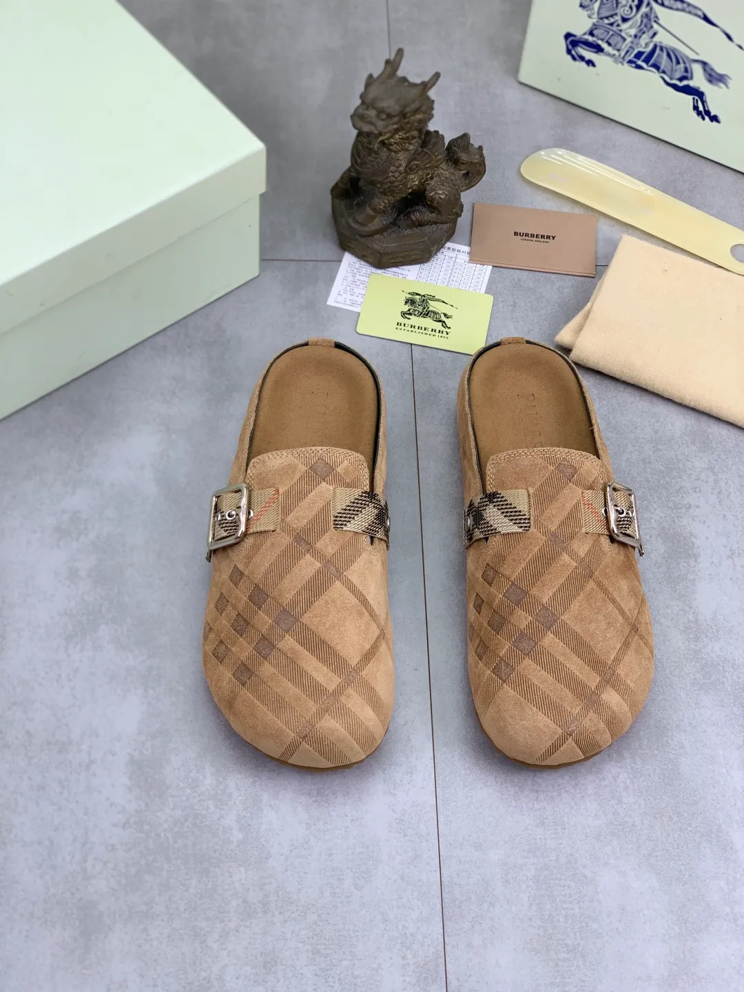 Men's Men's Shoes 💰P620 💰【New Style】Top Version 🆘【Burberry】New Burberry Slippers are on the market with perfect workmanship! 🔥Perfect shape and top quality🙈Non-slip and wear-resistant high-end rubber outsole👣Versatile and comfortable shoes, standard size: 39-45 (38 46 customized) 5️⃣colors available Top-quality packaging
